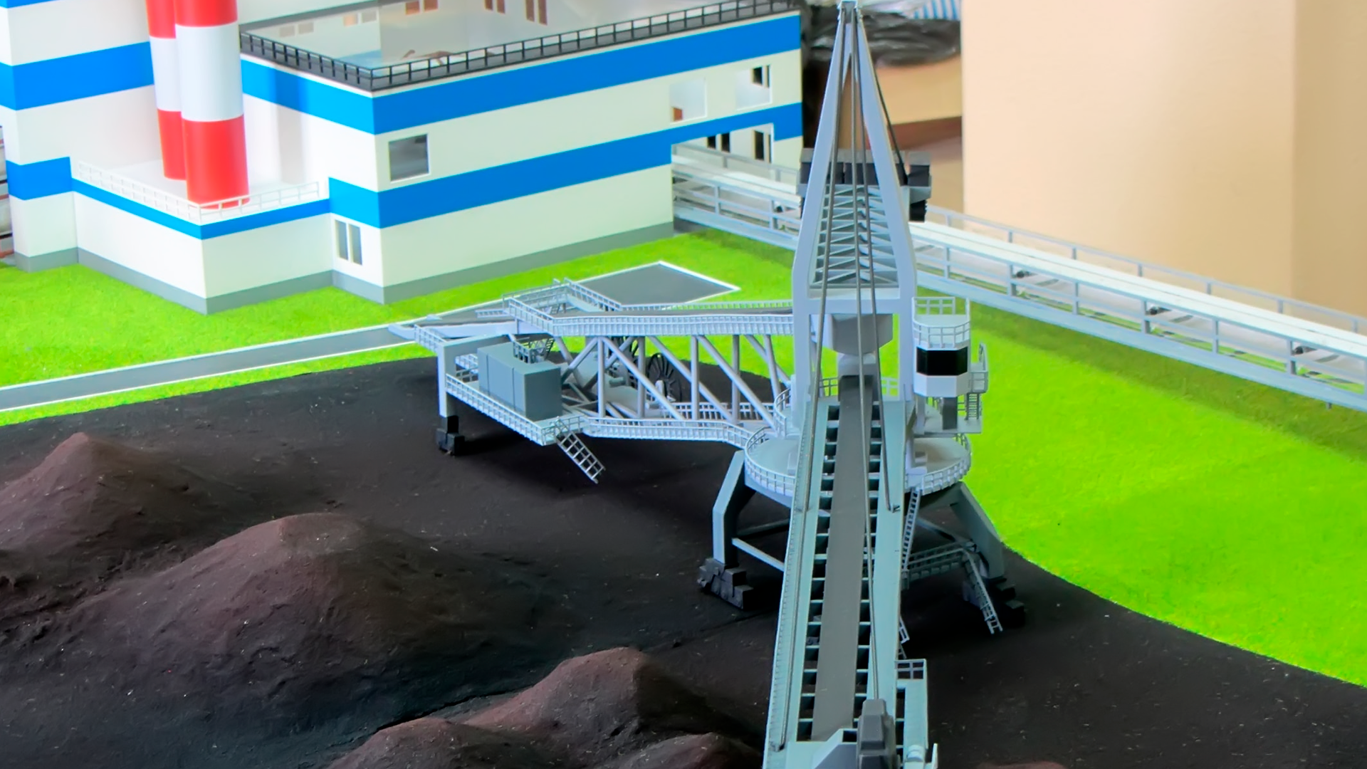 Макет условного горноперерабатывающего предприятия